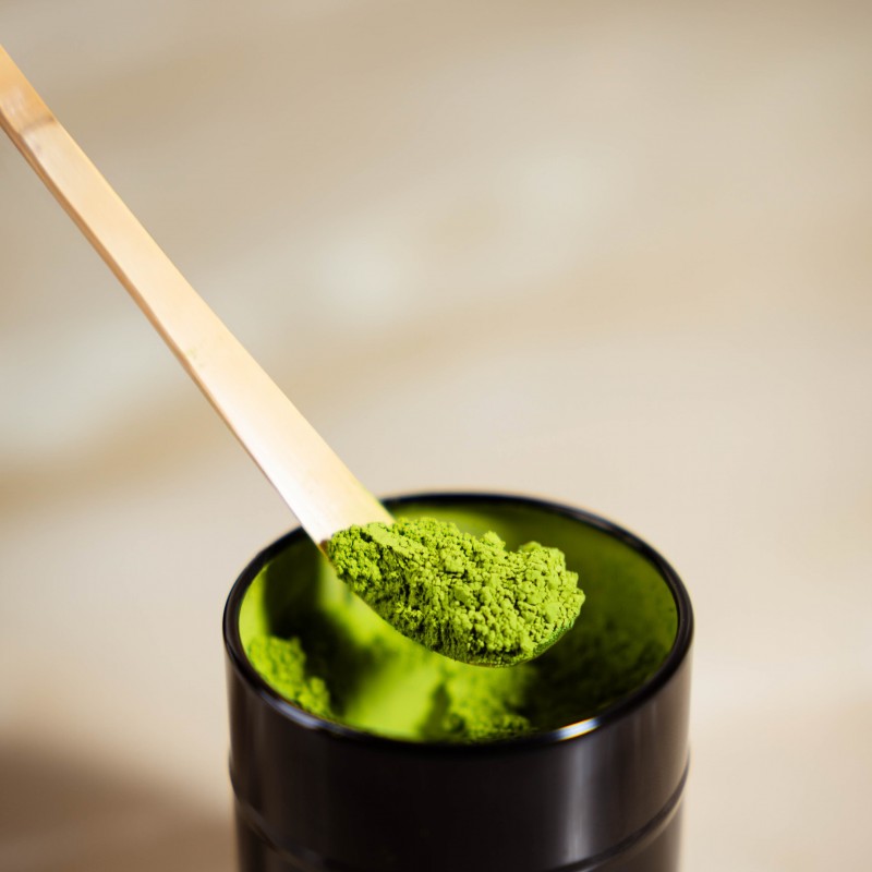 Žaliosios japoniškos ceremoninės arbatos MATCHA rinkinys su bambukiniu samteliu